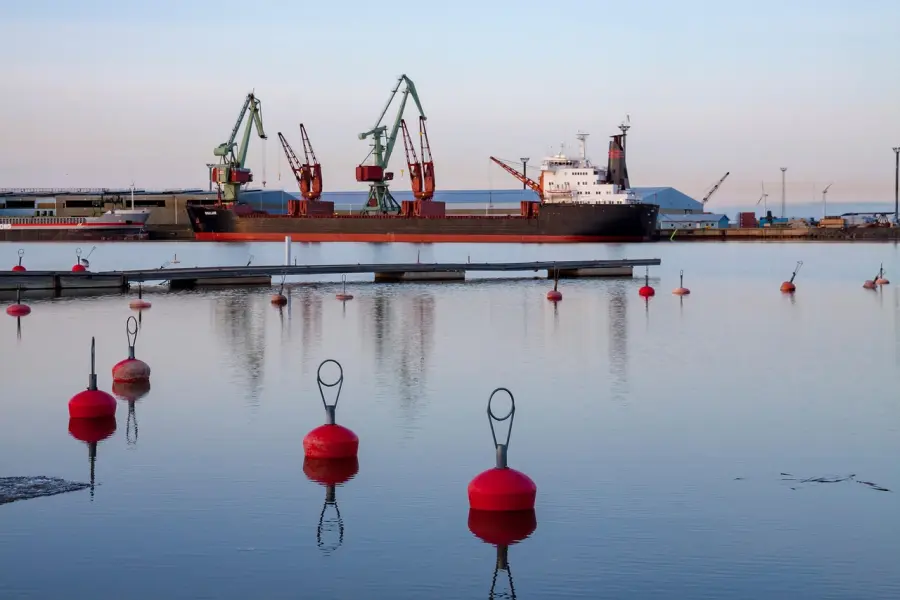 Avviso di pericolosità nel porto pescherecci di Golfo Aranci: unità sommersa e area interdetta