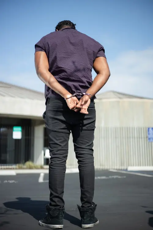 Ventimiglia, aggredisce agenti davanti al Commissariato: arrestato