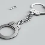 Adrano, trovato con droga negli slip e un coltello in auto: denunciato 38enne